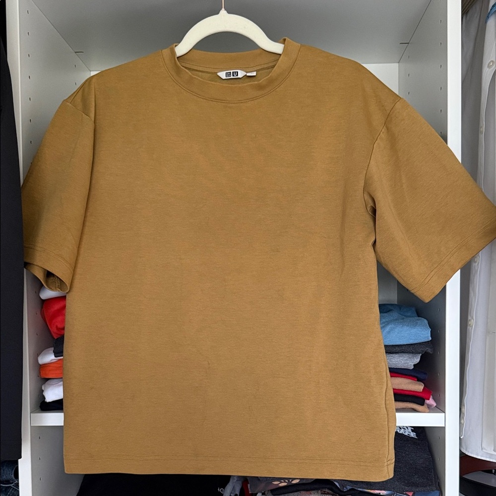 Uniqlo Men's Brown Short Sleeve Tee